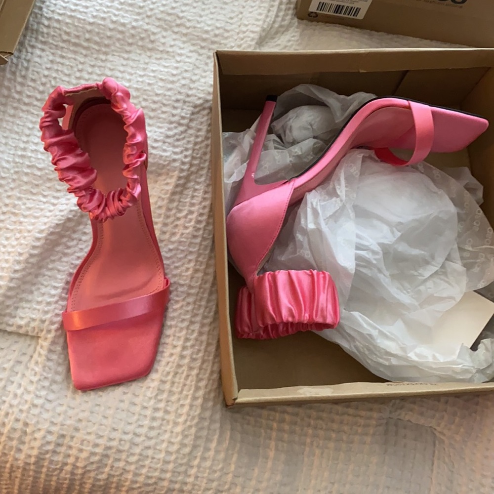 Pink Heels - Picture 2 of 3